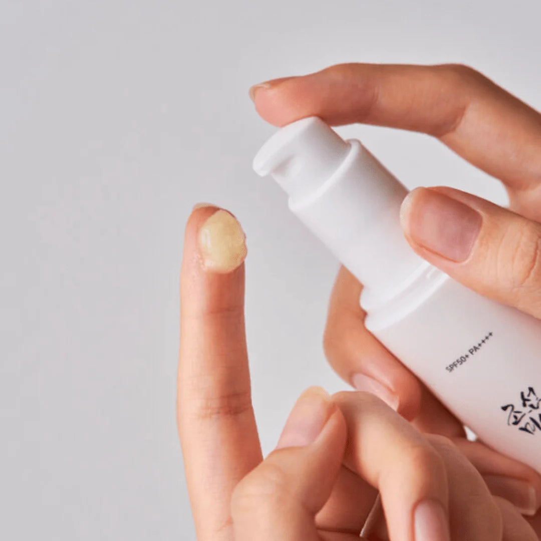 Facial serum with ginseng extract "Ginseng Moist Sun Serum SPF50+ PA++++", 50 ml