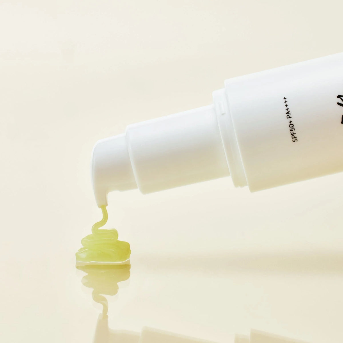 Facial serum with ginseng extract "Ginseng Moist Sun Serum SPF50+ PA++++", 50 ml